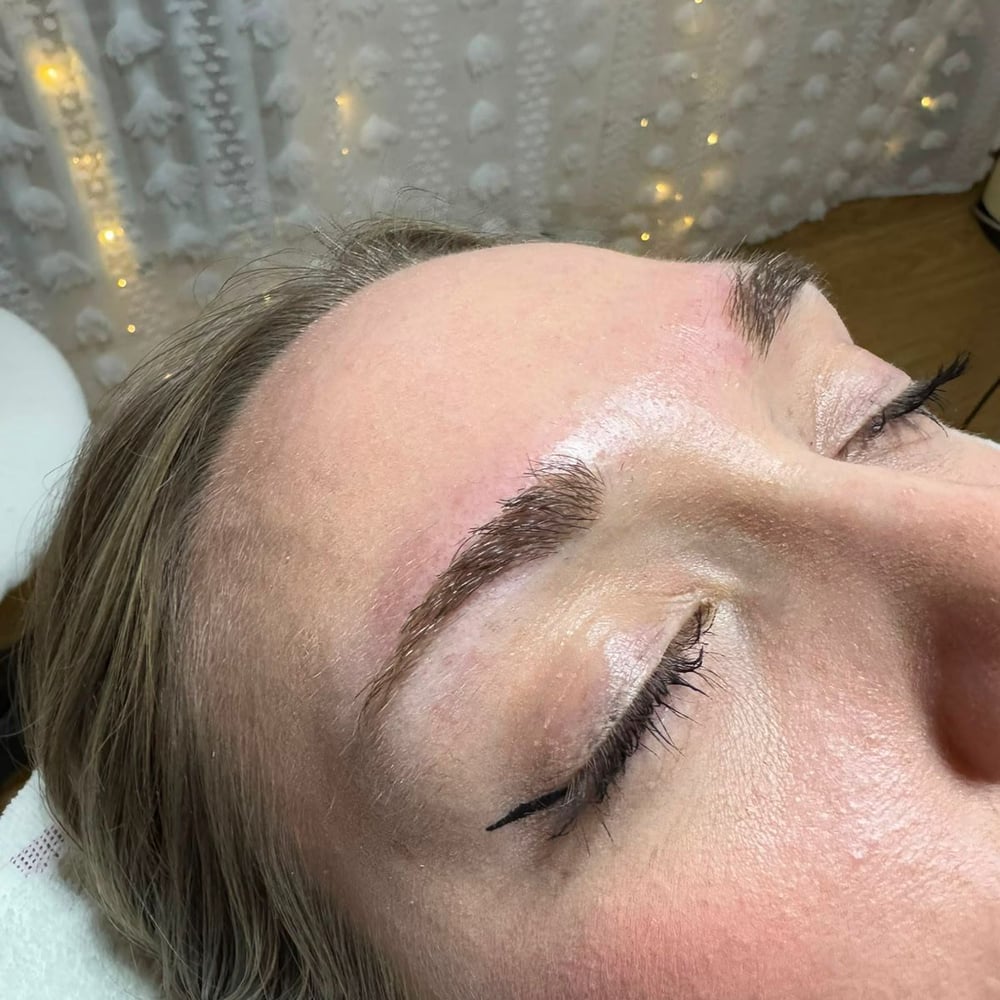 Augenbrauen-Lamination – ruhige, präzise Behandlung bei LIVA Kosmetik